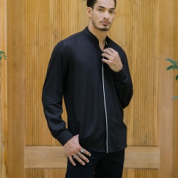 Not the Black shirt you want, the Black shirt you need 🌑

Ezra Shirt : Black 
LKR 5990/-
